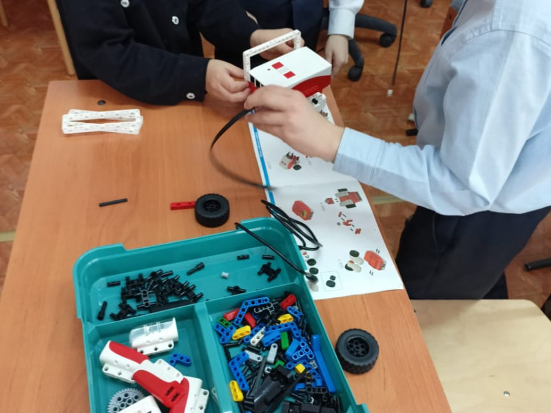 Внеурочные занятия по робототехнике.