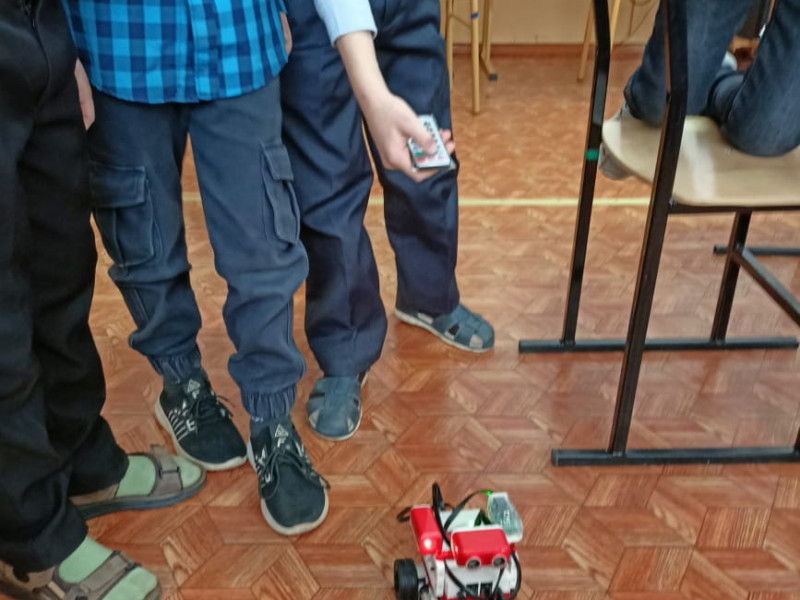 Внеурочные занятия по робототехнике.