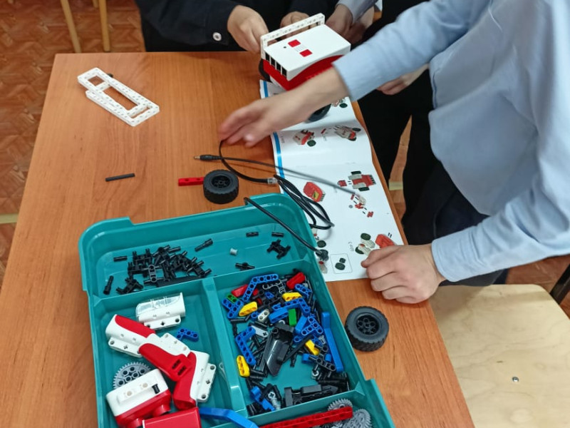 Внеурочные занятия по робототехнике.